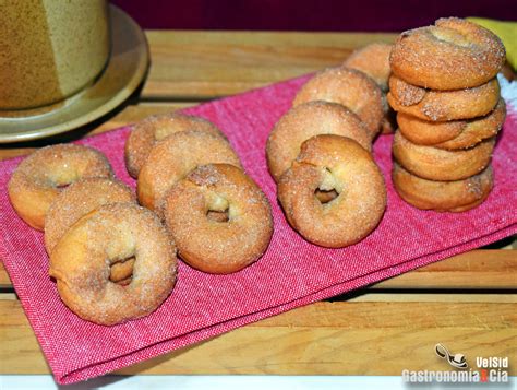 Masa con chicharrones y anís antes de hornear