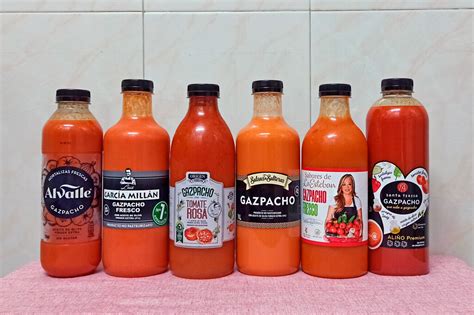 Botellas de gazpacho de diferentes marcas