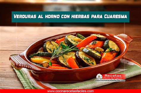 Calabaza asándose en el horno con hierbas aromáticas