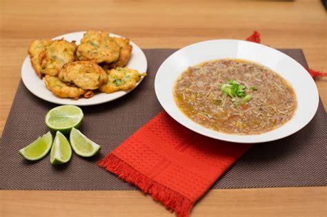 Sopa de soyo con tortillas paraguayas