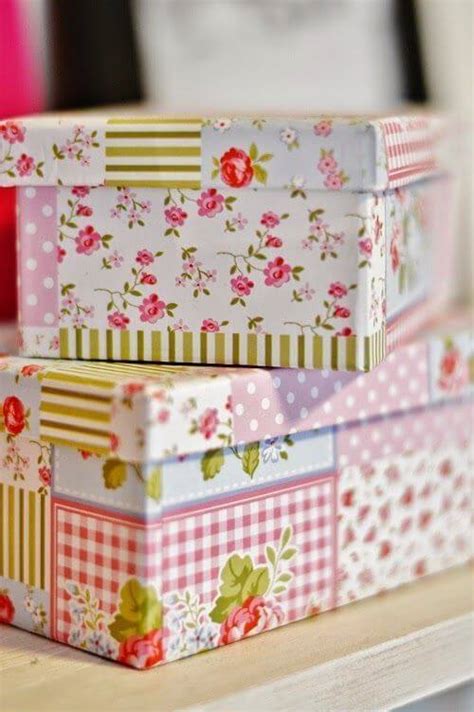 Cajas de cartón gris reciclado forradas
