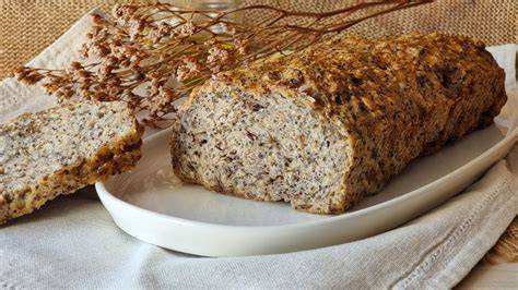 pan keto artesanal recién horneado con semillas