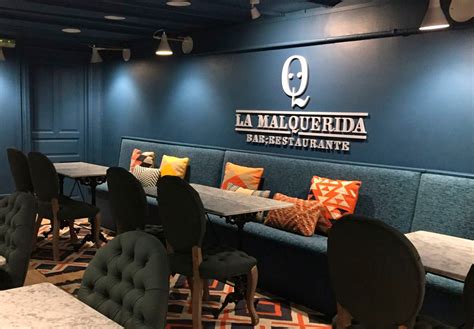 Interior del restaurante La Malquerida con su decoración característica