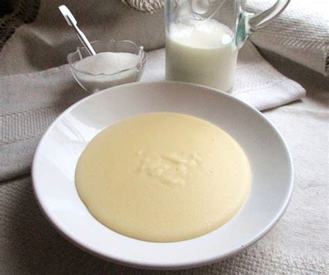 Papas de harina de maíz con leche y azúcar