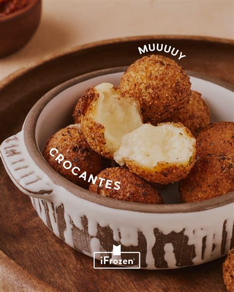 Croqueta abierta mostrando su cremosidad interior
