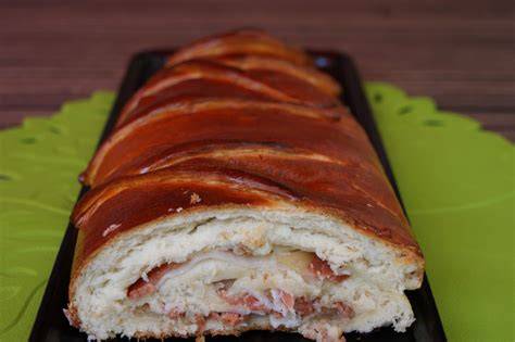 Pan brioche relleno con mejillones y vegetales