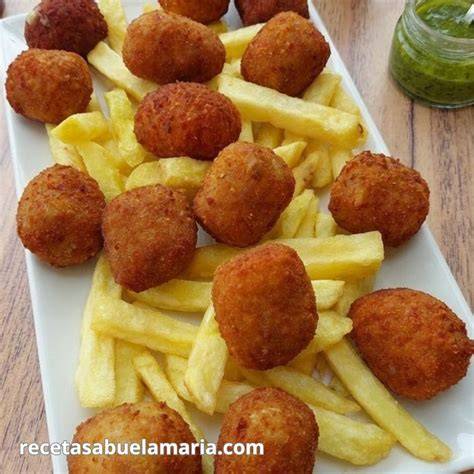 Plato de croquetas caseras variadas