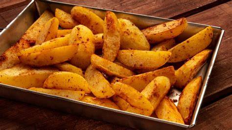 Infografía con los pasos para hacer patatas cajún en microondas