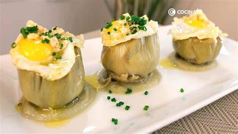 Plato de alcachofas confitadas con anchoas y queso