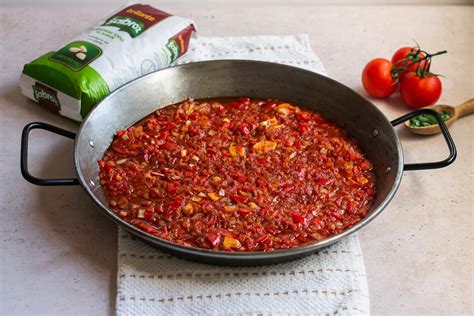 Ingredientes básicos para un sofrito de paella