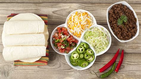 Variedad de ingredientes para armar tacos