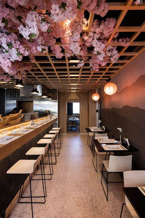 Interior de un restaurante japonés con opciones sin gluten