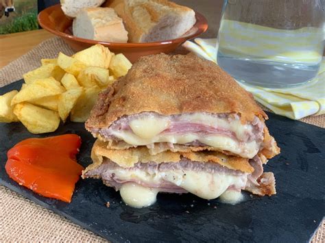 Cachopo con jamón y queso fundido
