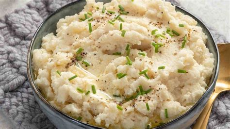 Puré de coliflor cremoso con hierbas frescas