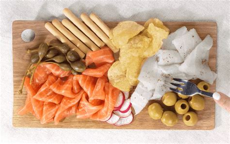 Tabla de ahumados con salmón marinado