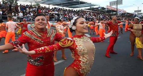 Espectáculo de salsa caleña en la Feria de Cali