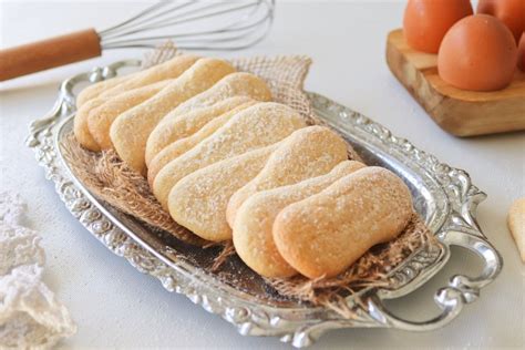 Bizcochos de soletilla remojados en vino