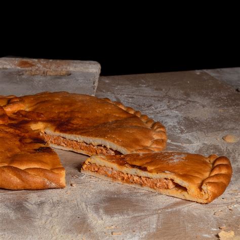 Empanada gallega artesanal recién horneada