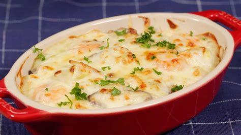 Doria de mariscos recién horneada