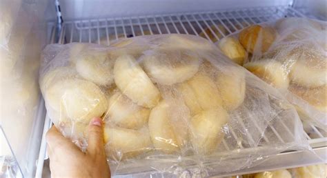 Beneficios de congelar pan en casa