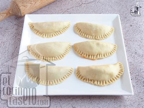 Empanadillas caseras listas para hornear