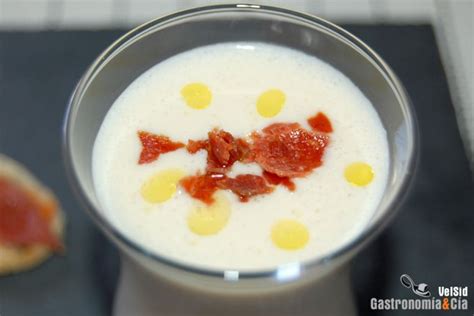 Ajoblanco con huevo frito