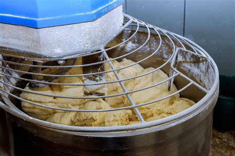 Proceso de amasado de la masa de yaniqueque