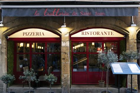 Fachada de un restaurante tradicional en Vegadeo