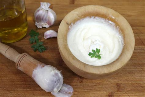 Diferencias entre alioli tradicional y otras salsas de ajo