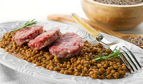 Plato de lentejas con cotechino