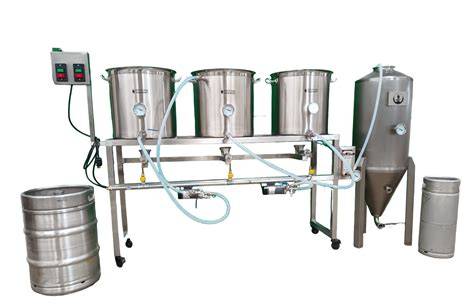 Esquema de las configuraciones de equipo cervecero: una, dos y tres ollas