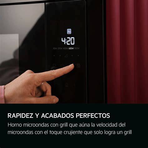 Microondas con función grill y panel de control