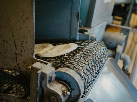 Proceso de corte de tortillas en un sistema continuo