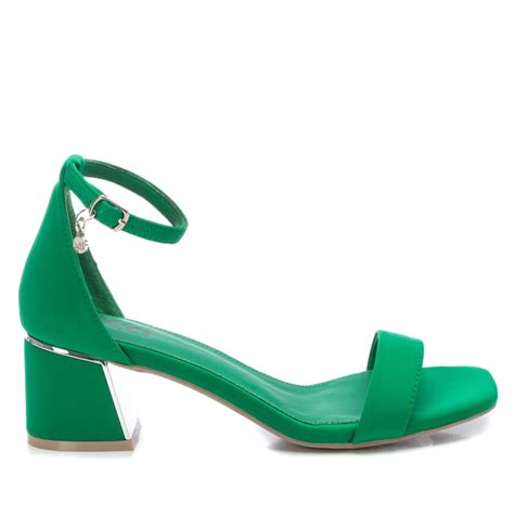 Sandalias de tacón bajo verde pastel