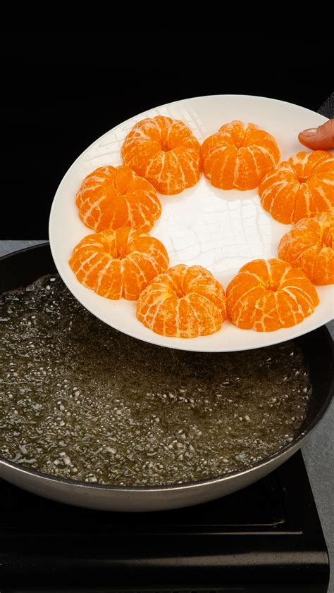 Pieles de mandarina secándose para hacer harina