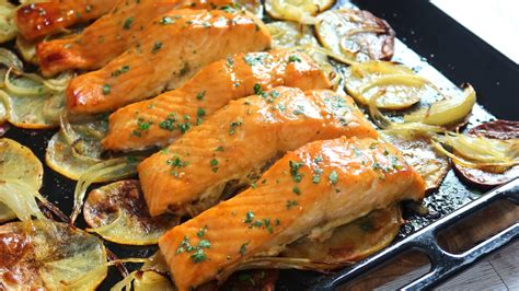 Salmón frito con piel crujiente