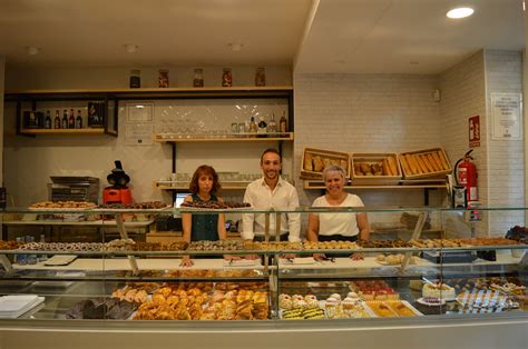 Interior de la panadería Doña Bolacha mostrando productos sin gluten
