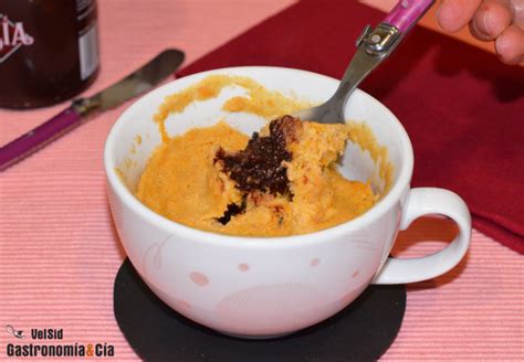 Mug cake de calabaza listo para servir