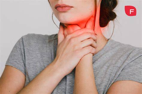Esquema de las causas del dolor de garganta: infecciones, irritación y alergias