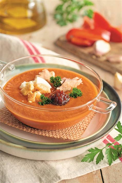 Ingredientes principales del salmorejo de pimientos rojos