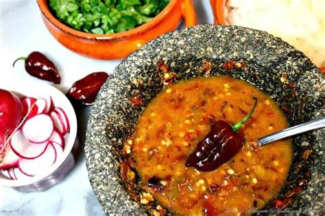 Salsa de habanero en molcajete
