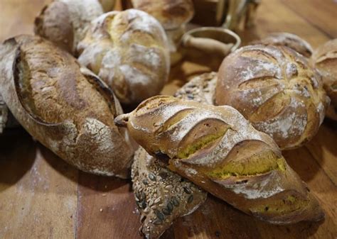 Variedad de panes artesanales del Horno de San Bartolomé