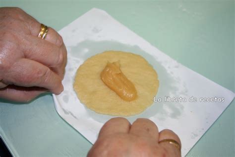 Detalle de la masa de un pastelito de boniato