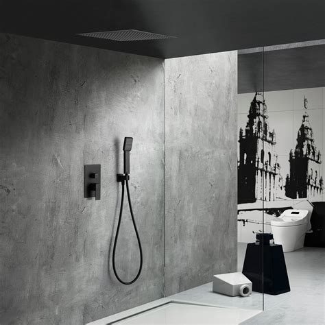 Esquema técnico de una instalación de ducha empotrada con rociador cuadrado