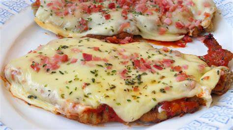 Milanesas de zucchini a la napolitana con queso fundido