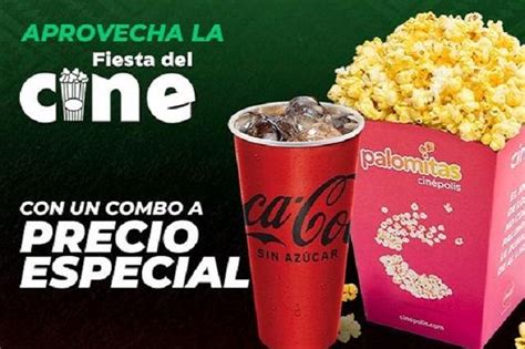 Palomitas de cine con un vaso de refresco