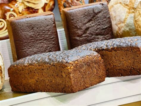 Pan de centeno recién horneado