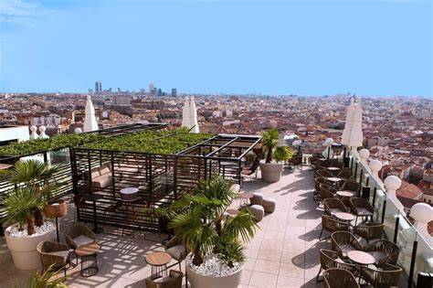 Imagen de la terraza del restaurante con vistas