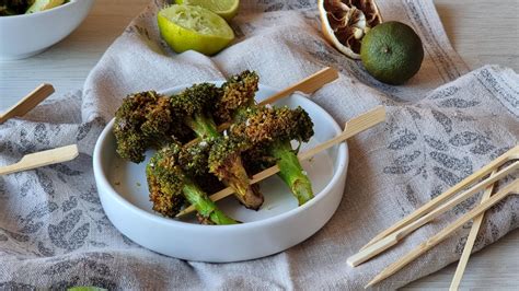 Brócoli frito con kimchi y lima