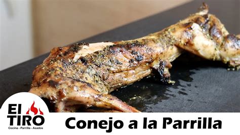 Conejo a la parrilla con hierbas aromáticas